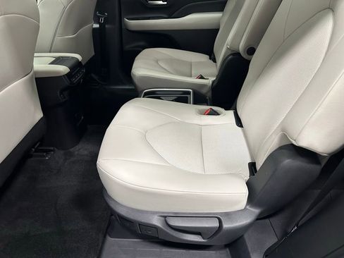 Used 2025 Toyota Grand Highlander AWD image 47