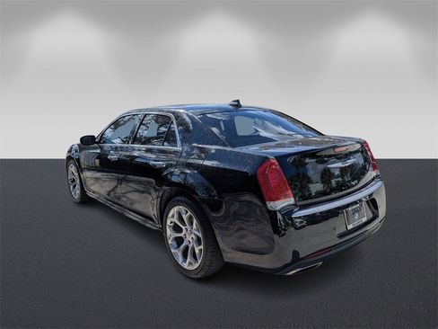 Used 2019 Chrysler 300 C w/ Sun, Sound & Nav Package image 6