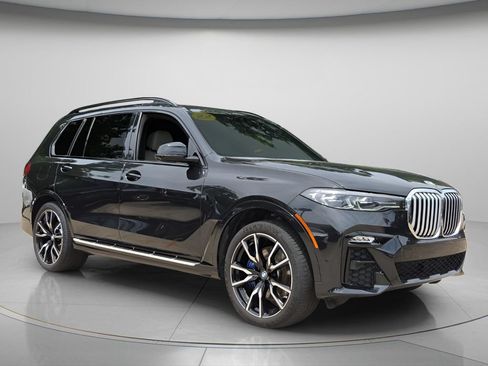Used 2022 BMW X7 xDrive40i w/ M Sport Package AWD/4WD image 9