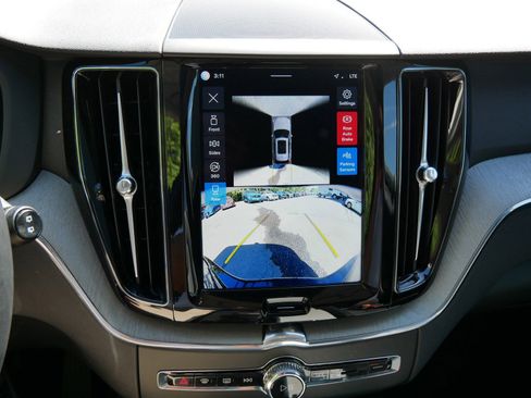 Certified 2025 Volvo XC60 B5 Plus w/ Climate Package AWD/4WD image 28