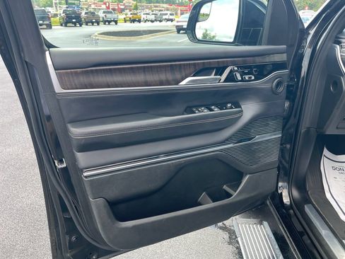 Used 2024 Jeep Grand Wagoneer L 4WD image 12