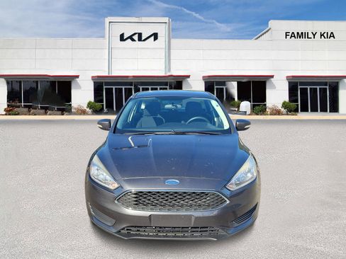 Used 2016 Ford Focus SE image 2