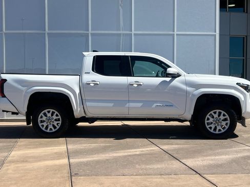 Certified 2024 Toyota Tacoma SR5 AWD/4WD image 3