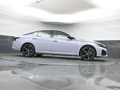 New 2025 Nissan Altima 2.5 SR image 29