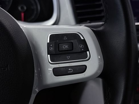 Used 2018 Volkswagen Beetle 2.0T SE image 39