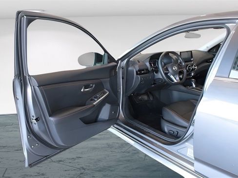 Used 2025 Nissan Sentra SR w/ SR Premium Package image 12