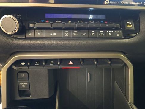 Used 2024 Toyota Tundra Limited AWD/4WD image 26