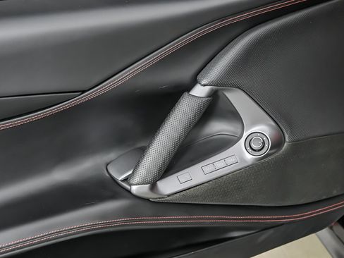 Used 2019 Ferrari 812 Superfast RWD image 18