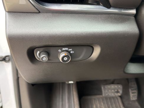 Used 2020 Chevrolet Traverse LS image 12