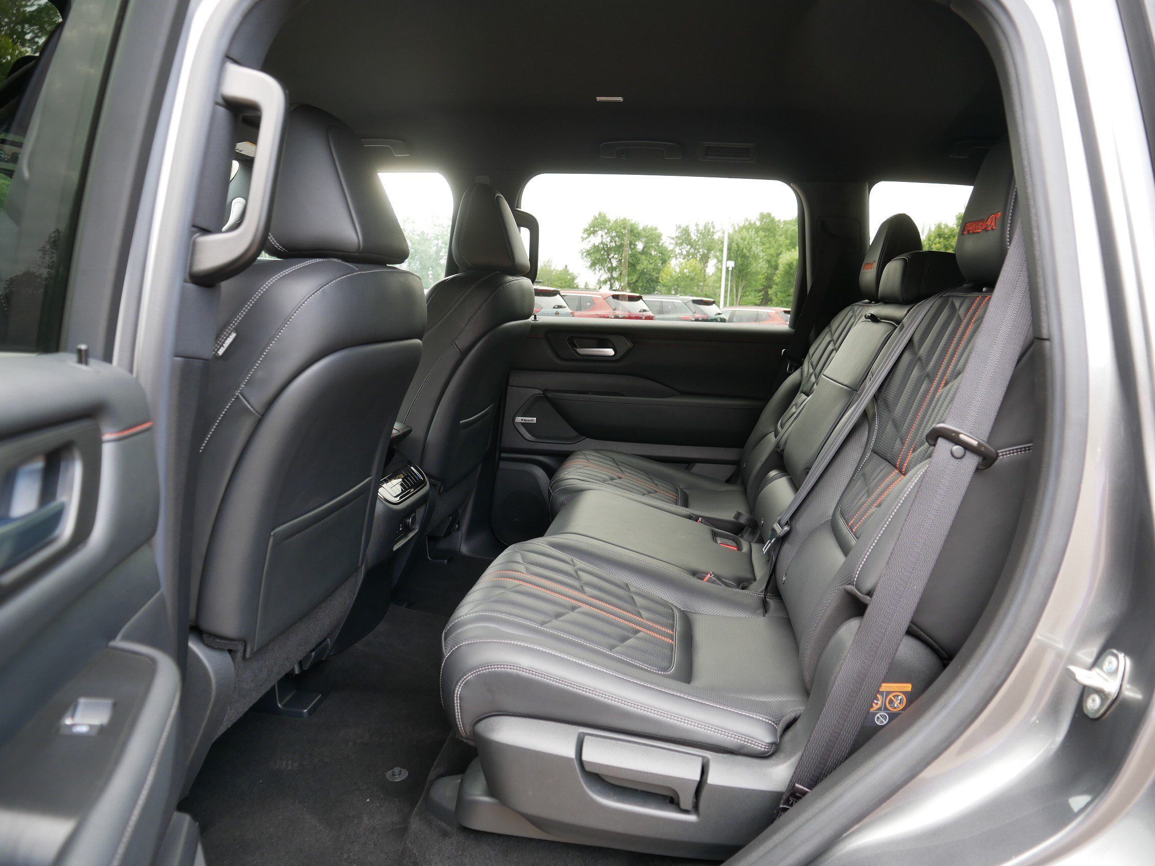 Certified 2025 Nissan Armada PRO-4X AWD/4WD image 37