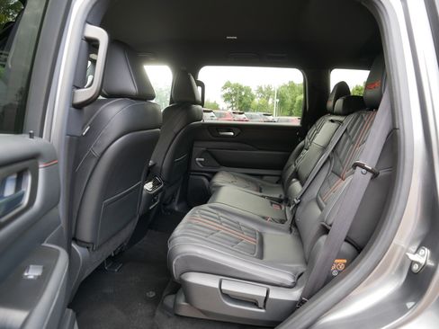 Certified 2025 Nissan Armada PRO-4X AWD/4WD image 37