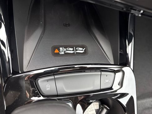 New 2026 Chevrolet Trax LT w/ Sunroof Package FWD image 35