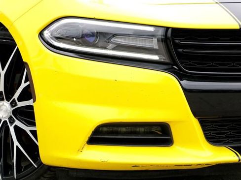 Used 2018 Dodge Charger SXT Plus w/ Blacktop Package RWD image 3