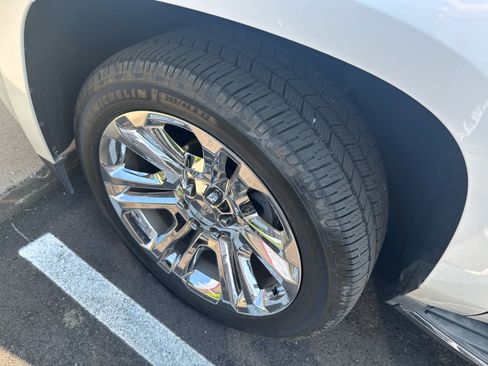 Used 2017 GMC Yukon SLT w/ Premium Edition AWD/4WD image 6