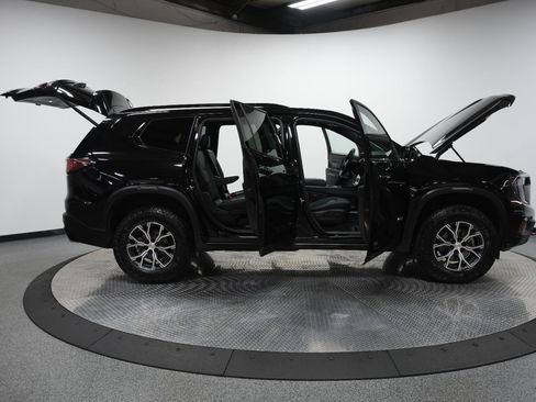 Used 2025 GMC Acadia AT4 image 9