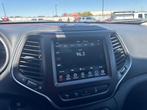 Used 2021 Jeep Cherokee Trailhawk w/ Technology Group AWD/4WD image 12