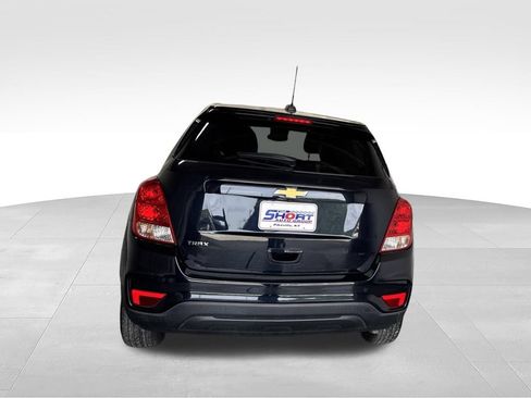 Used 2022 Chevrolet Trax LS w/ Tint and Cruise Package FWD image 5