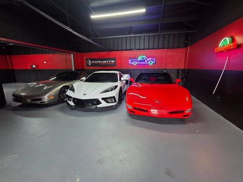 Used 2004 Chevrolet Corvette Convertible w/ Preferred Equipment Group RWD image 22
