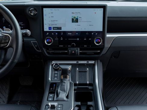 Used 2025 Lexus GX 550 AWD/4WD image 23