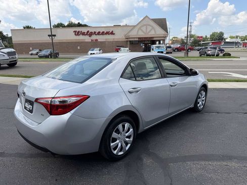 Used 2016 Toyota Corolla LE FWD image 5