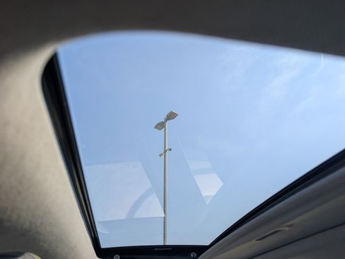 Used 2022 Hyundai Elantra Limited w/ Cargo Package image 14