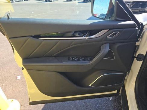 Used 2019 Maserati Levante image 9