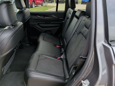 New 2025 Jeep Grand Cherokee Altitude image 38