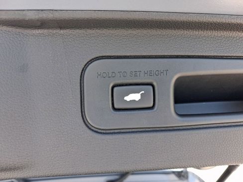 Used 2023 Honda Pilot Touring image 11