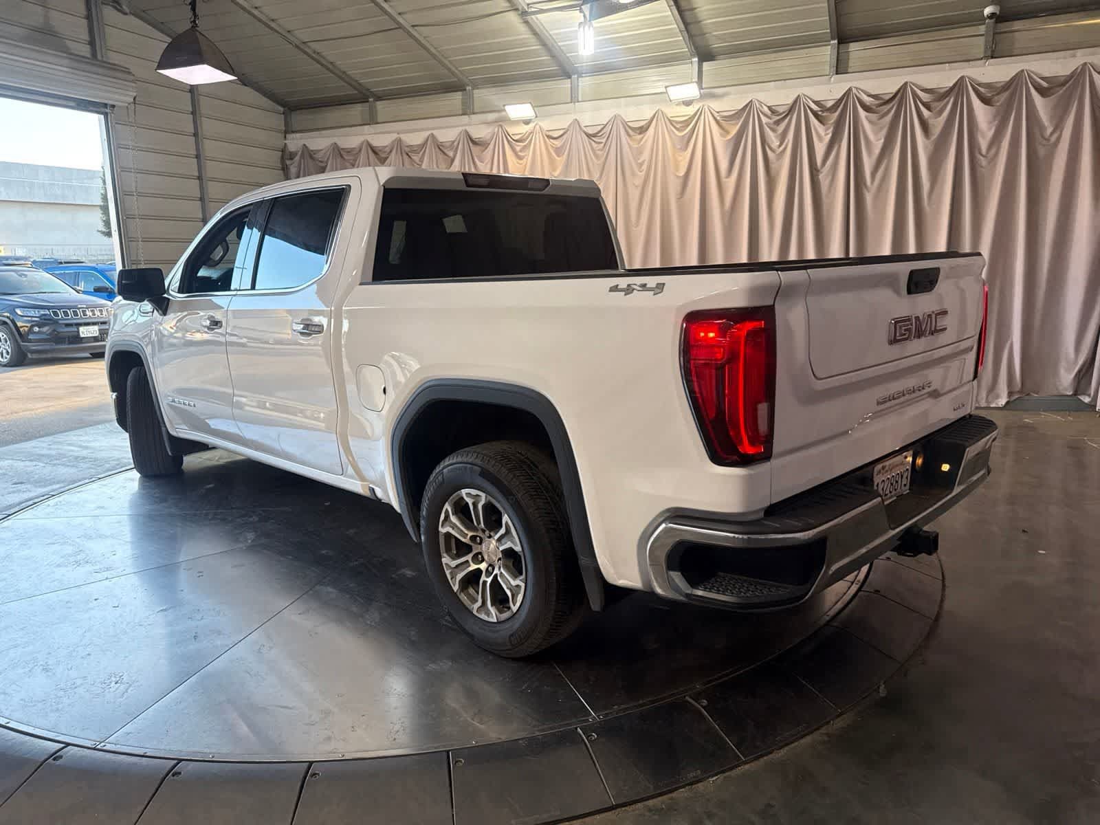 Used 2024 GMC Sierra 1500 SLT AWD/4WD image 6