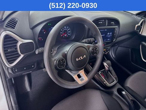 Used 2022 Kia Soul LX image 9