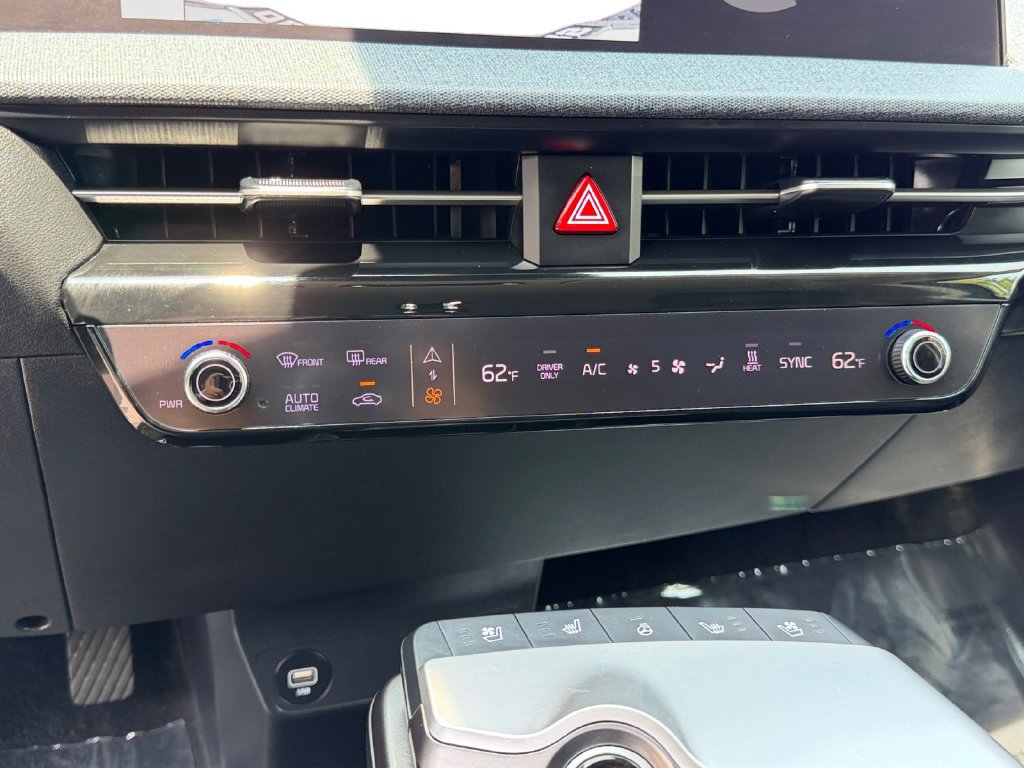 Certified 2023 Kia EV6 Wind AWD/4WD image 23