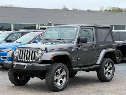 Used 2016 Jeep Wrangler Sahara w/ Connectivity Group AWD/4WD image 26