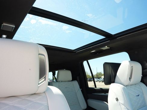 New 2026 Cadillac Escalade ESV Platinum Sport w/ LPO, ONYX Package image 27