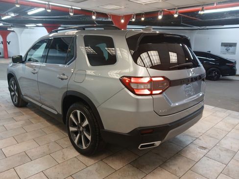 Used 2023 Honda Pilot Touring image 4