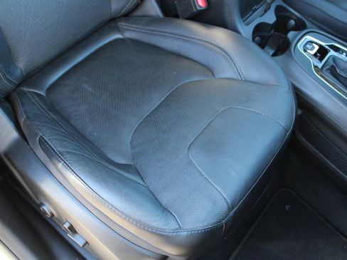 Used 2021 Jeep Cherokee Limited image 30