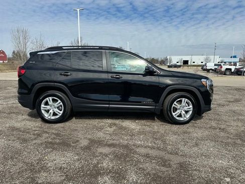 Used 2023 GMC Terrain SLE w/ Driver Convenience Package FWD image 2