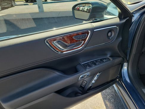 Used 2020 Lincoln Continental w/ Premium Package FWD image 16