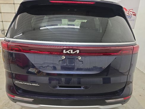Used 2022 Kia Carnival LX image 13