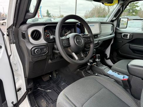 Used 2024 Jeep Wrangler Unlimited Sport AWD/4WD image 14