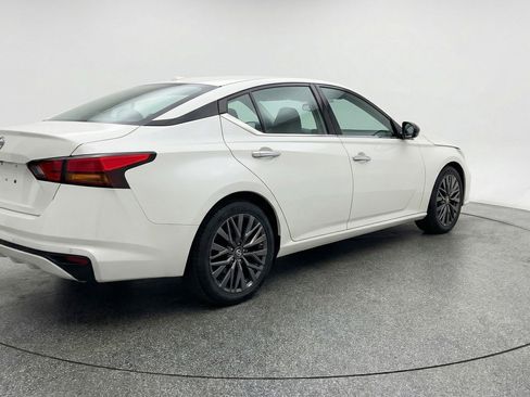 Used 2025 Nissan Altima 2.5 SV FWD image 9