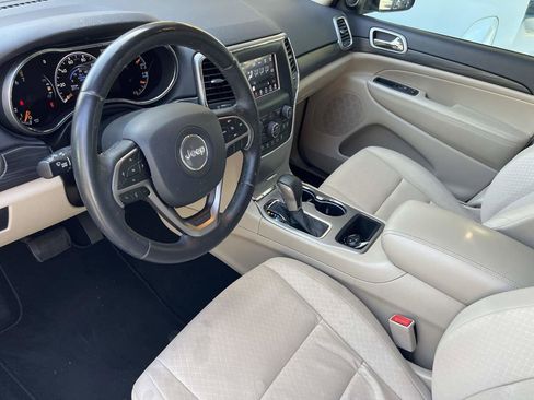 Used 2019 Jeep Grand Cherokee Laredo image 9