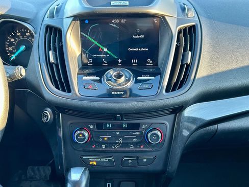 Used 2017 Ford Escape Titanium image 18