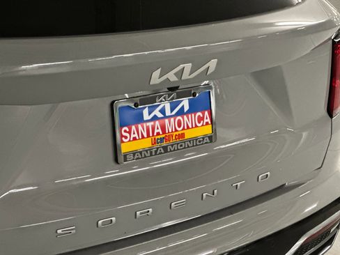 Certified 2022 Kia Sorento SX image 28