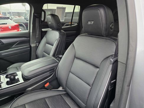 Certified 2025 Buick Enclave Sport Touring image 15