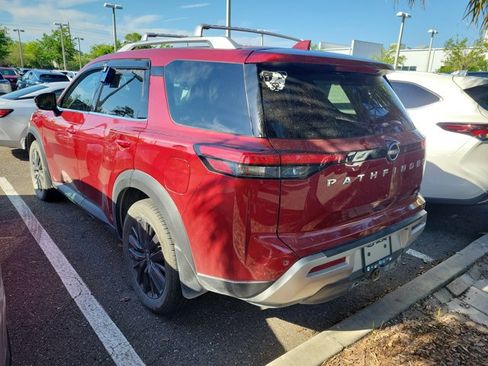 Used 2022 Nissan Pathfinder SL w/ SL Premium Package image 3