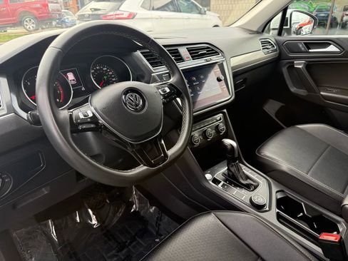 Used 2021 Volkswagen Tiguan SE image 9