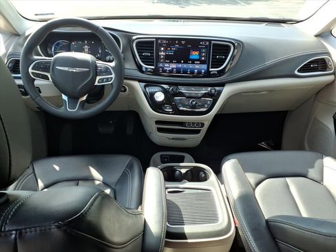 Used 2024 Chrysler Pacifica Limited FWD image 26