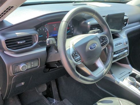 Used 2022 Ford Explorer XLT w/ Equipment Group 202A AWD/4WD image 13