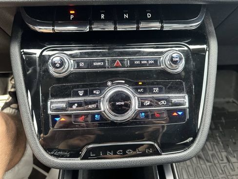 Used 2022 Lincoln Corsair AWD w/ Premium Package image 17