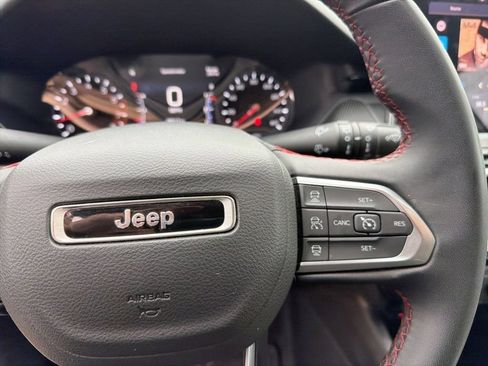 Used 2025 Jeep Compass Trailhawk AWD/4WD image 20